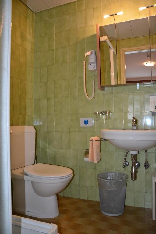 Hotel Dischma - Free Bus And Train Ticket Paradiso Rom bilde