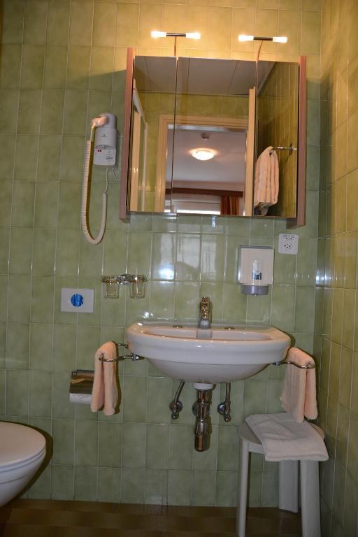 Hotel Dischma - Free Bus And Train Ticket Paradiso Rom bilde