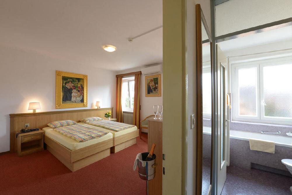 Hotel Dischma - Free Bus And Train Ticket Paradiso Eksteriør bilde