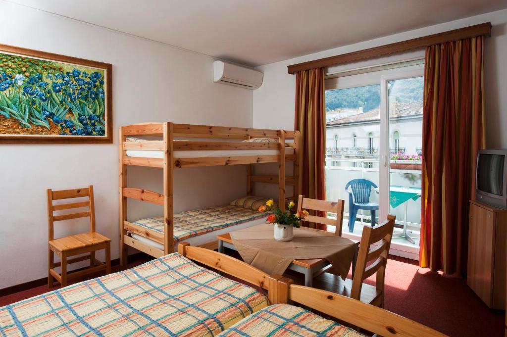 Hotel Dischma - Free Bus And Train Ticket Paradiso Eksteriør bilde